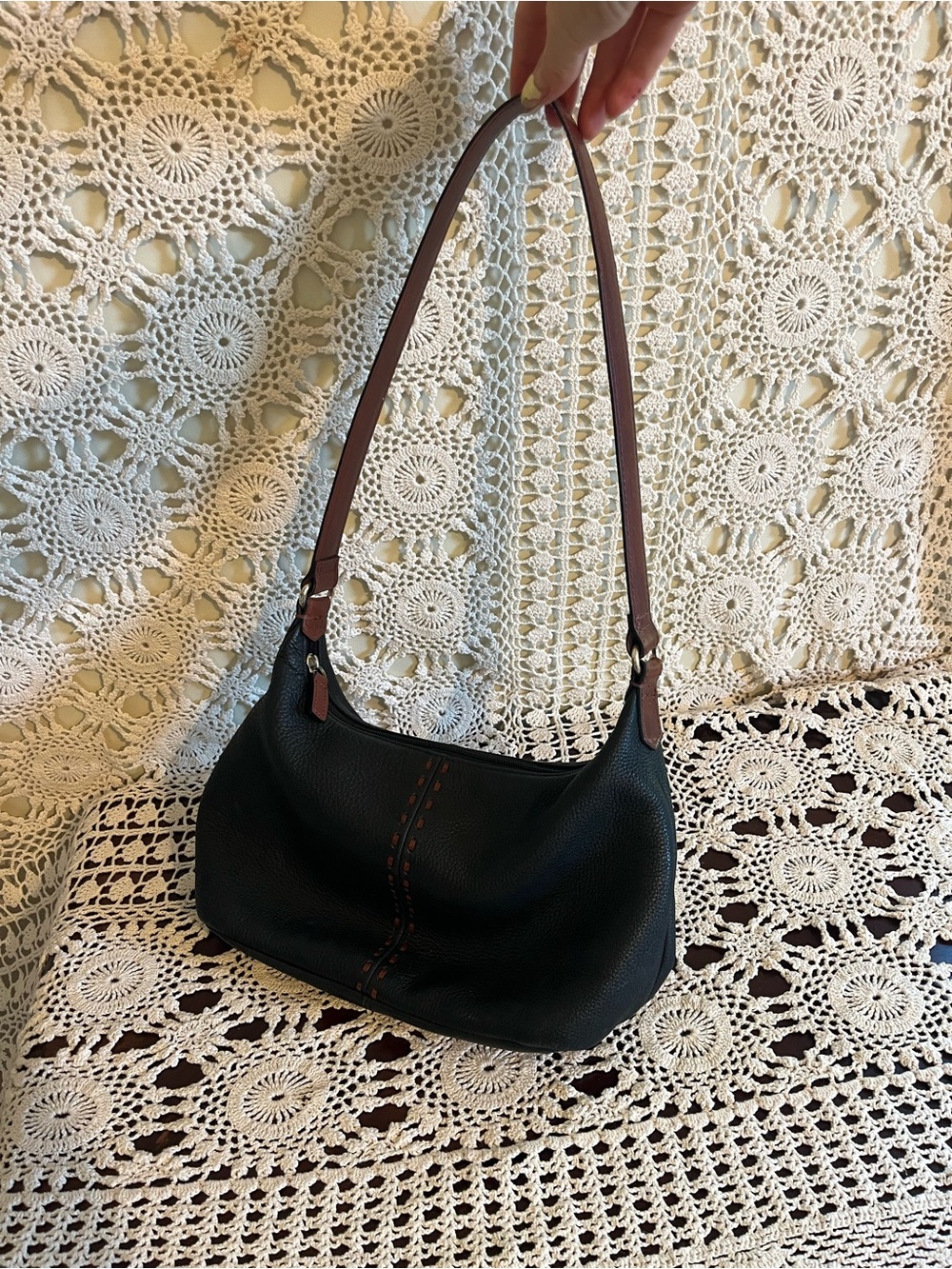 Small Black pebbled leather fossil shoulder bag with brown stitching - Picture 3 of 7